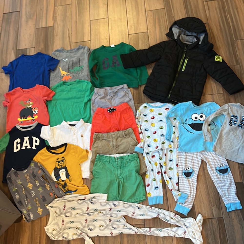 20 pieces clothes LOT Boy size 5 GAP OLD NAVY jacket shorts t-shirts pjs
